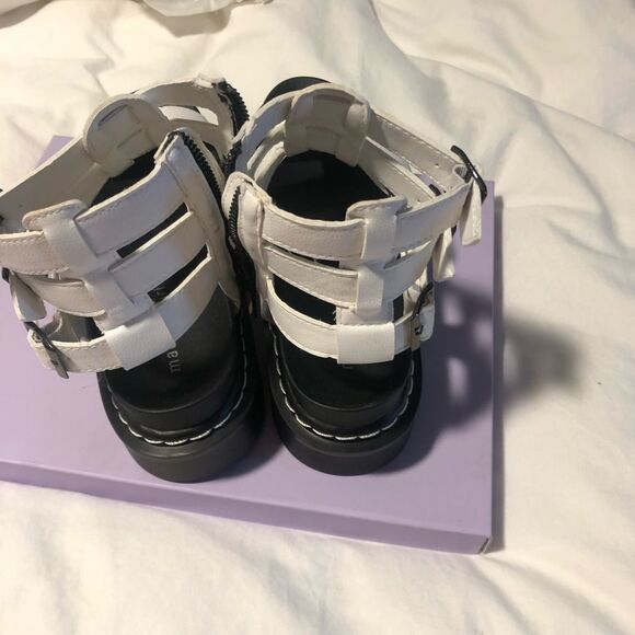 Madden Girl White Fisherman Sandals - Picture 5 of 7